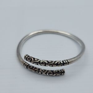 Elegant Sterling Silver Swirl Design Bangle Bracelet